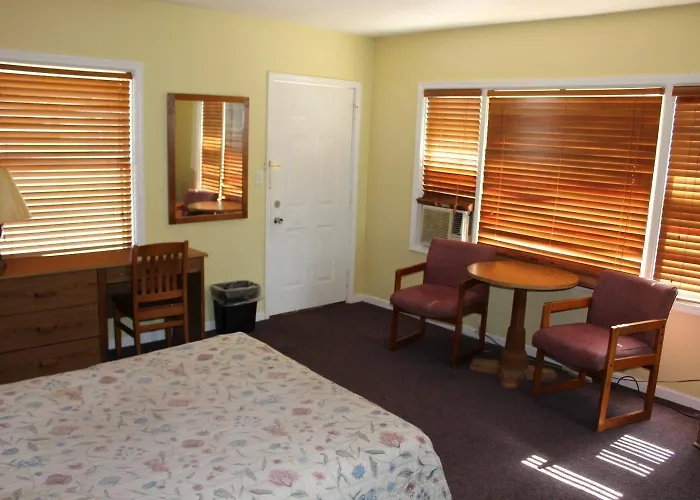 Crest Motel